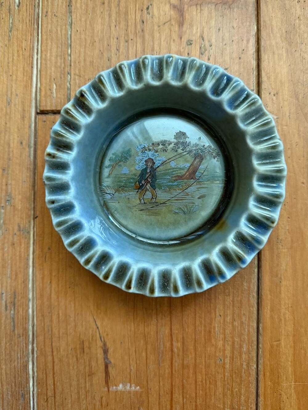 VINTAGE WADE COARMAGH IRISH PORCELAIN FISHERMAN 4.75" ASHTRAY SET (2)